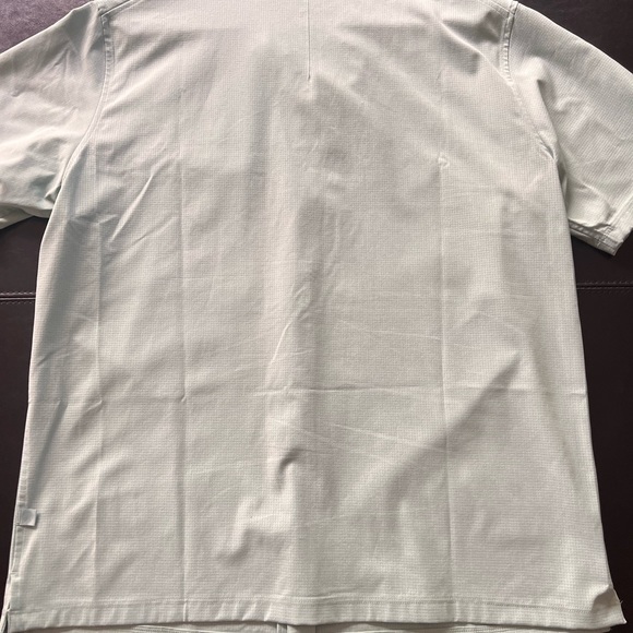 Lululemon Men’s button down short sleeve shirt.  Never worn with tags. - Picture 2 of 4